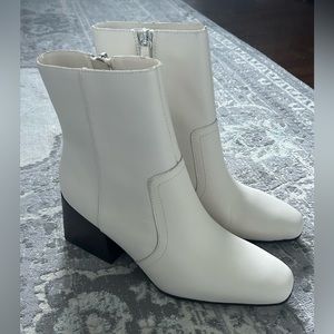 NWT Blondo White Waterproof ankle boots